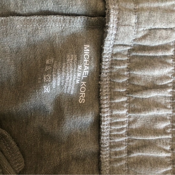 Michael Kors big boys sports shorts size medium. - Picture 3 of 4